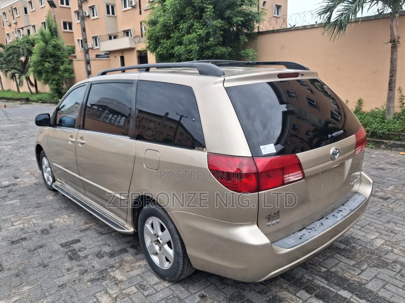 Toyota Sienna 2005 Gold