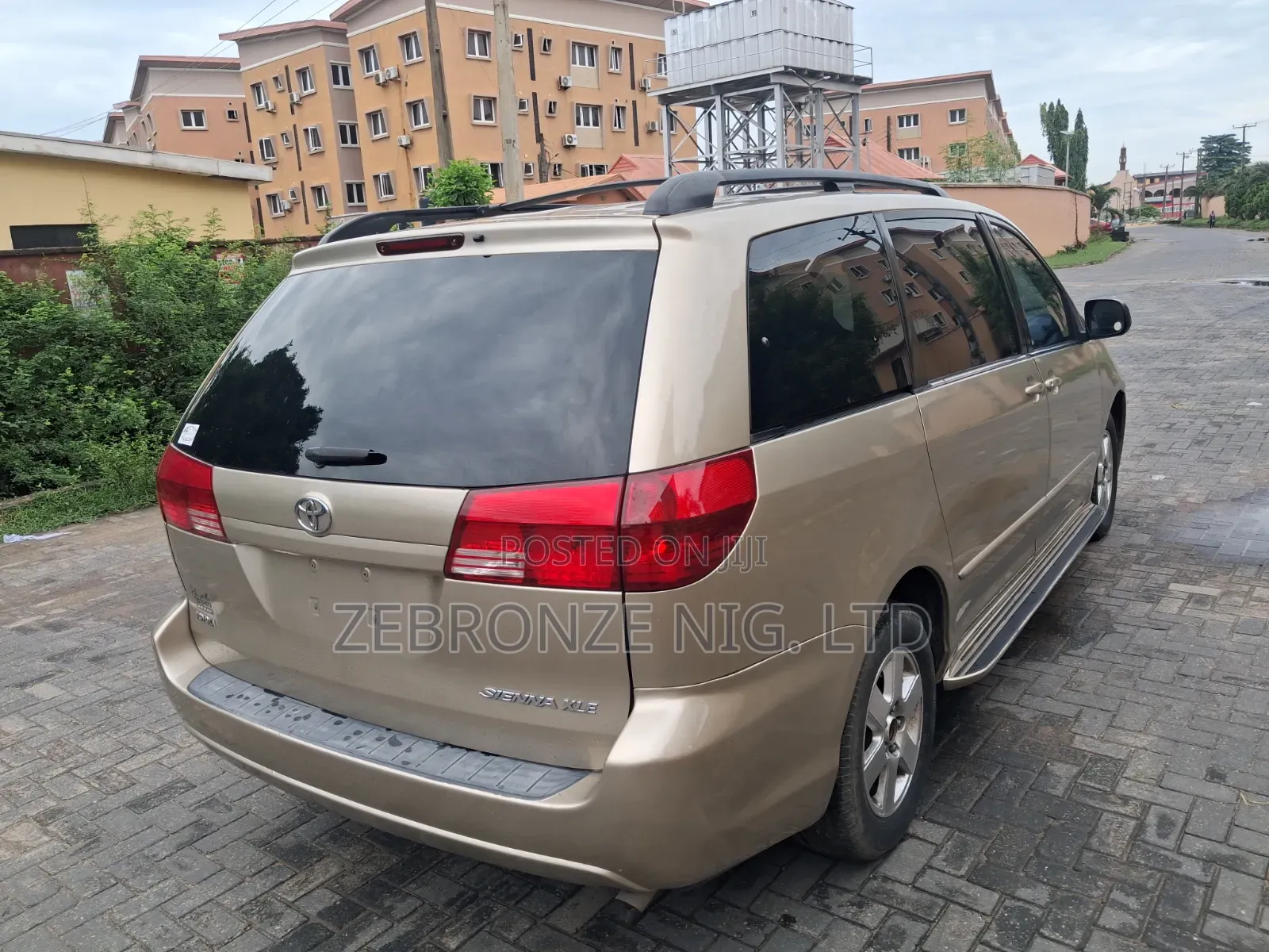 Toyota Sienna 2005 Gold