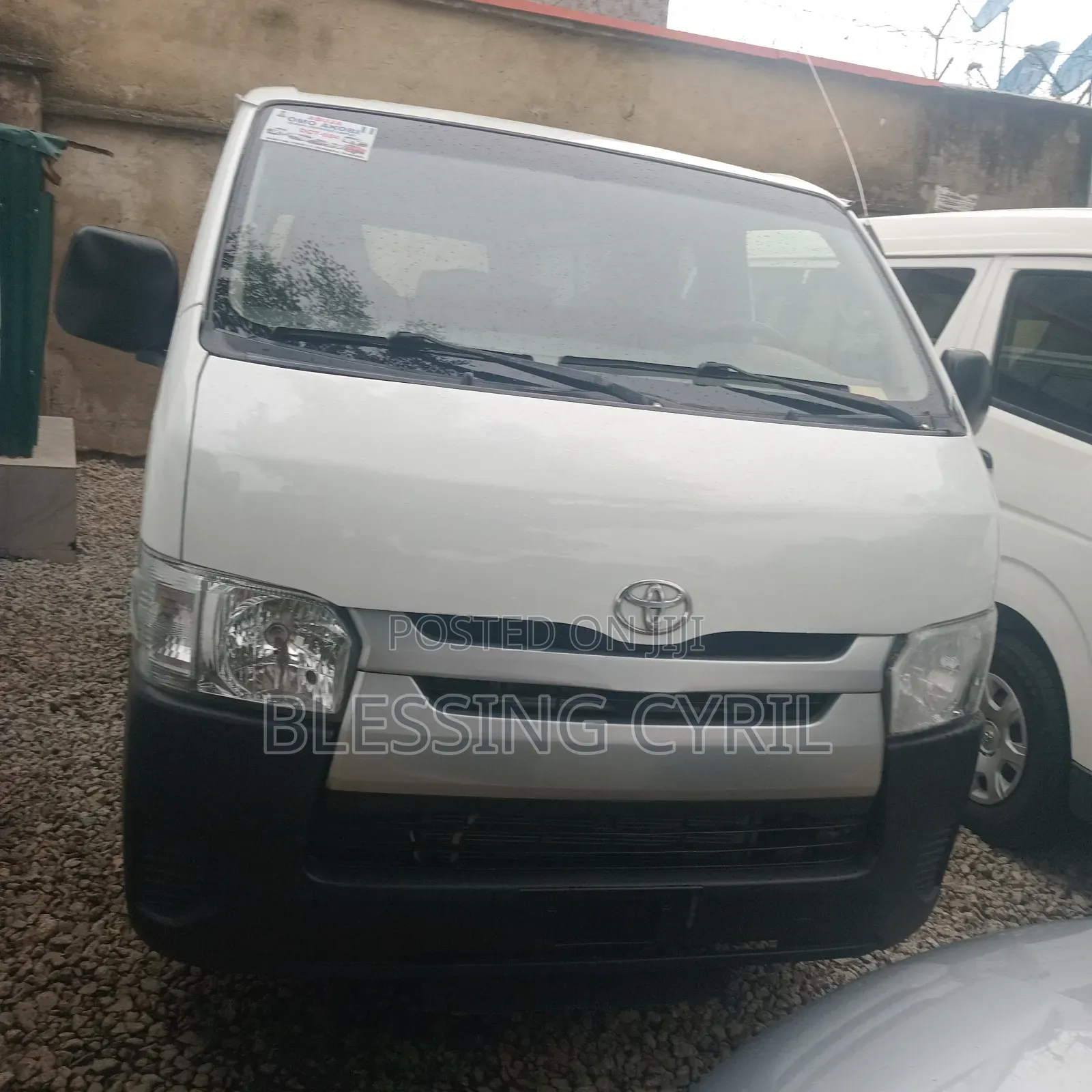 Toyota HiAce 2014 White