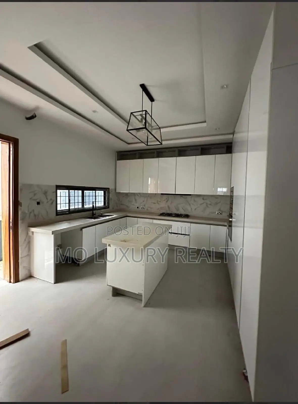 5bdrm Townhouse / Terrace in Ikate for rent