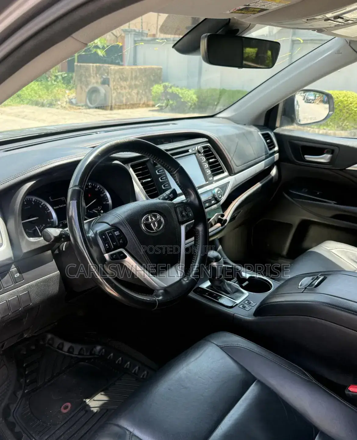 Toyota Highlander XLE 4x4 V6 (3.5L 6cyl 8A) 2017 Gray