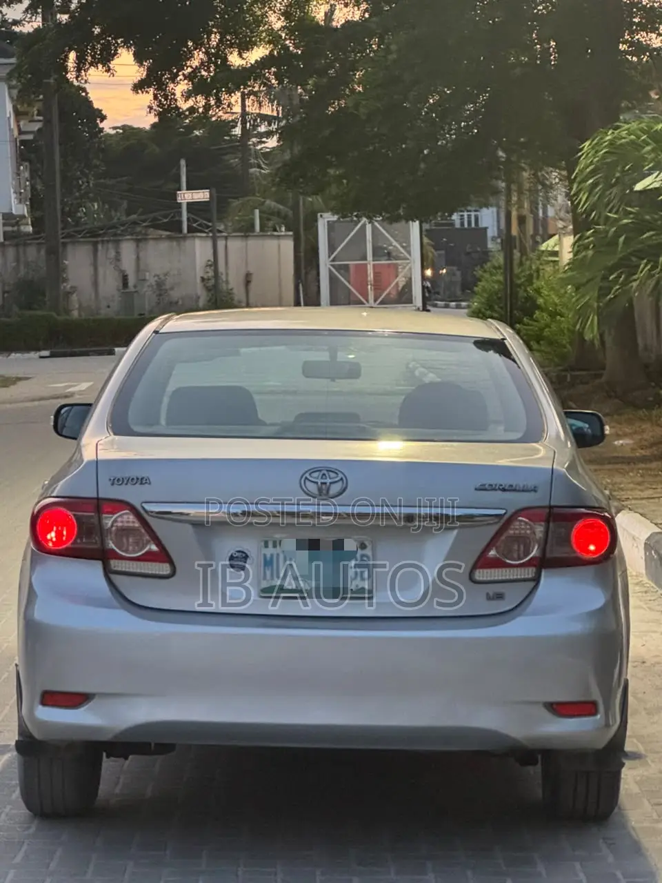 Toyota Corolla LE 4dr Sedan (1.8L 4cyl 4A) 2010 Silver