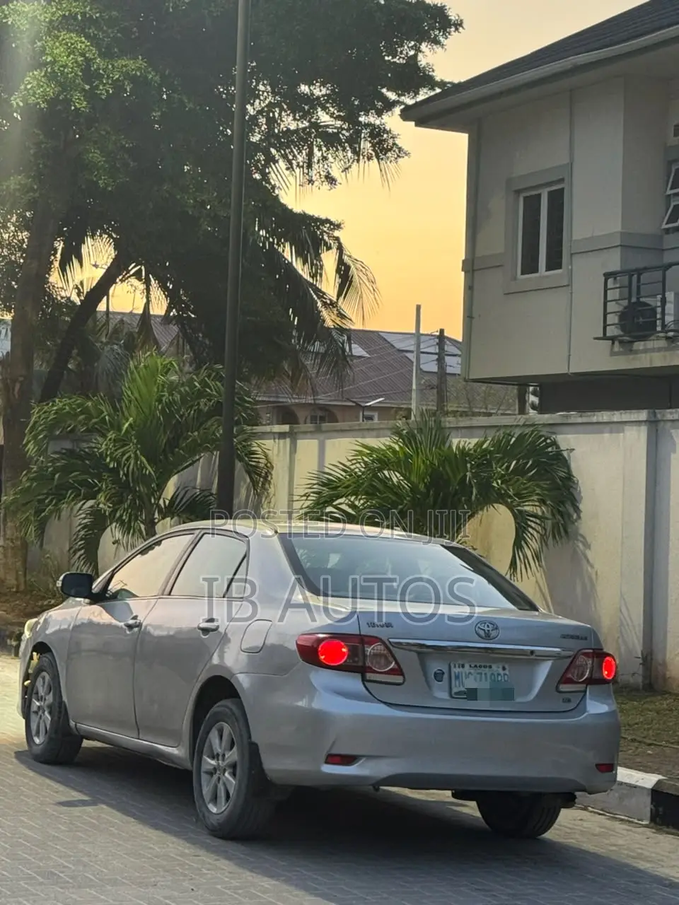 Toyota Corolla LE 4dr Sedan (1.8L 4cyl 4A) 2010 Silver