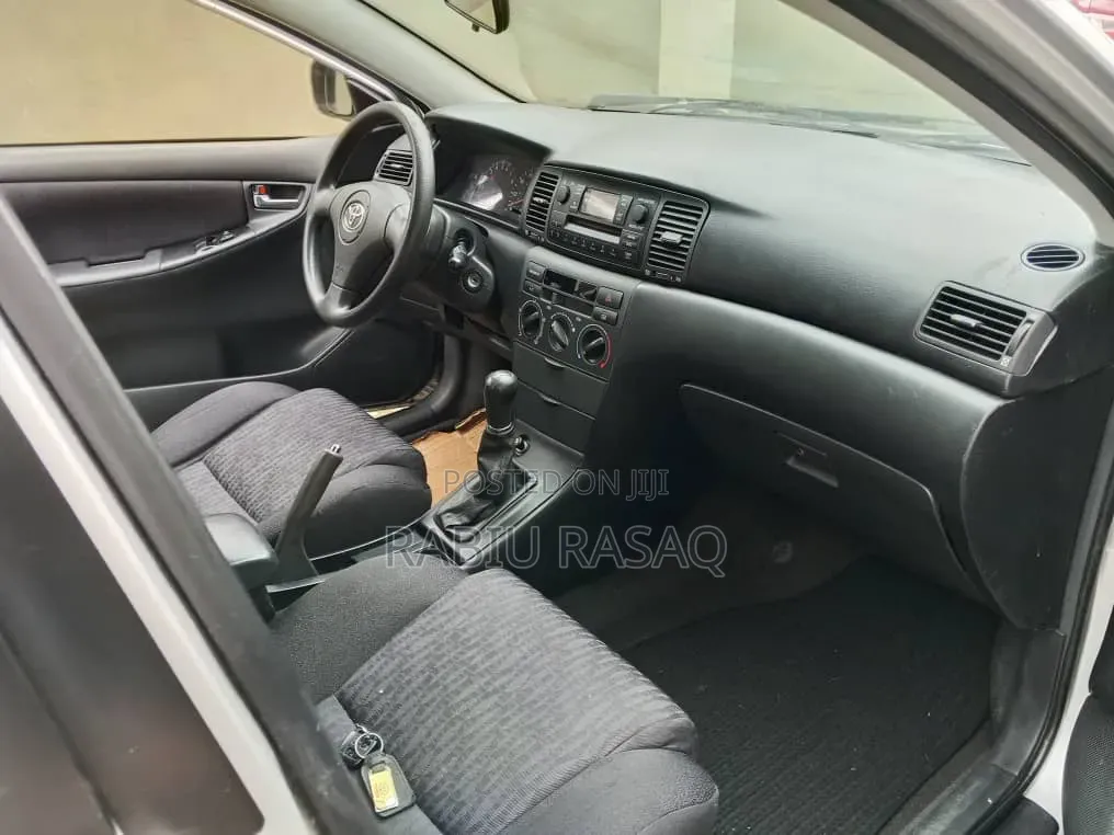 Toyota Corolla 2004 Silver