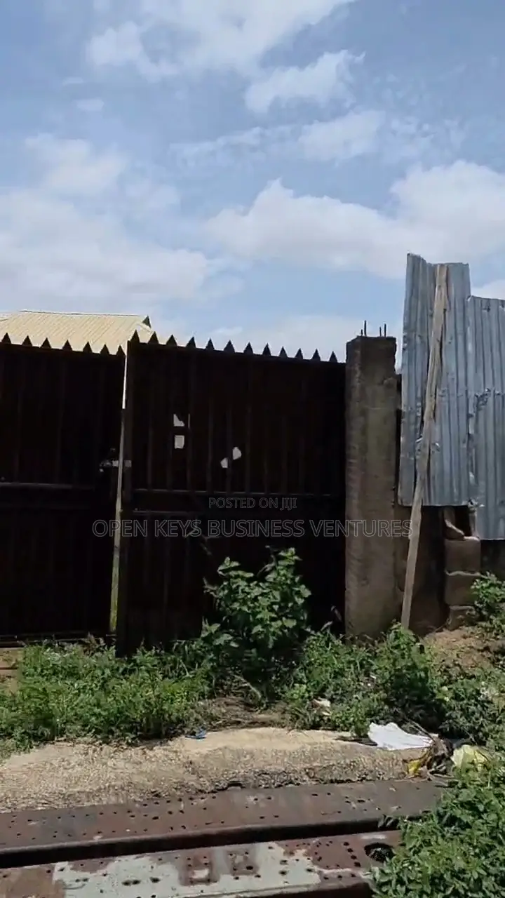 5bdrm Bungalow in Beside Omobolanle, Akobo for sale