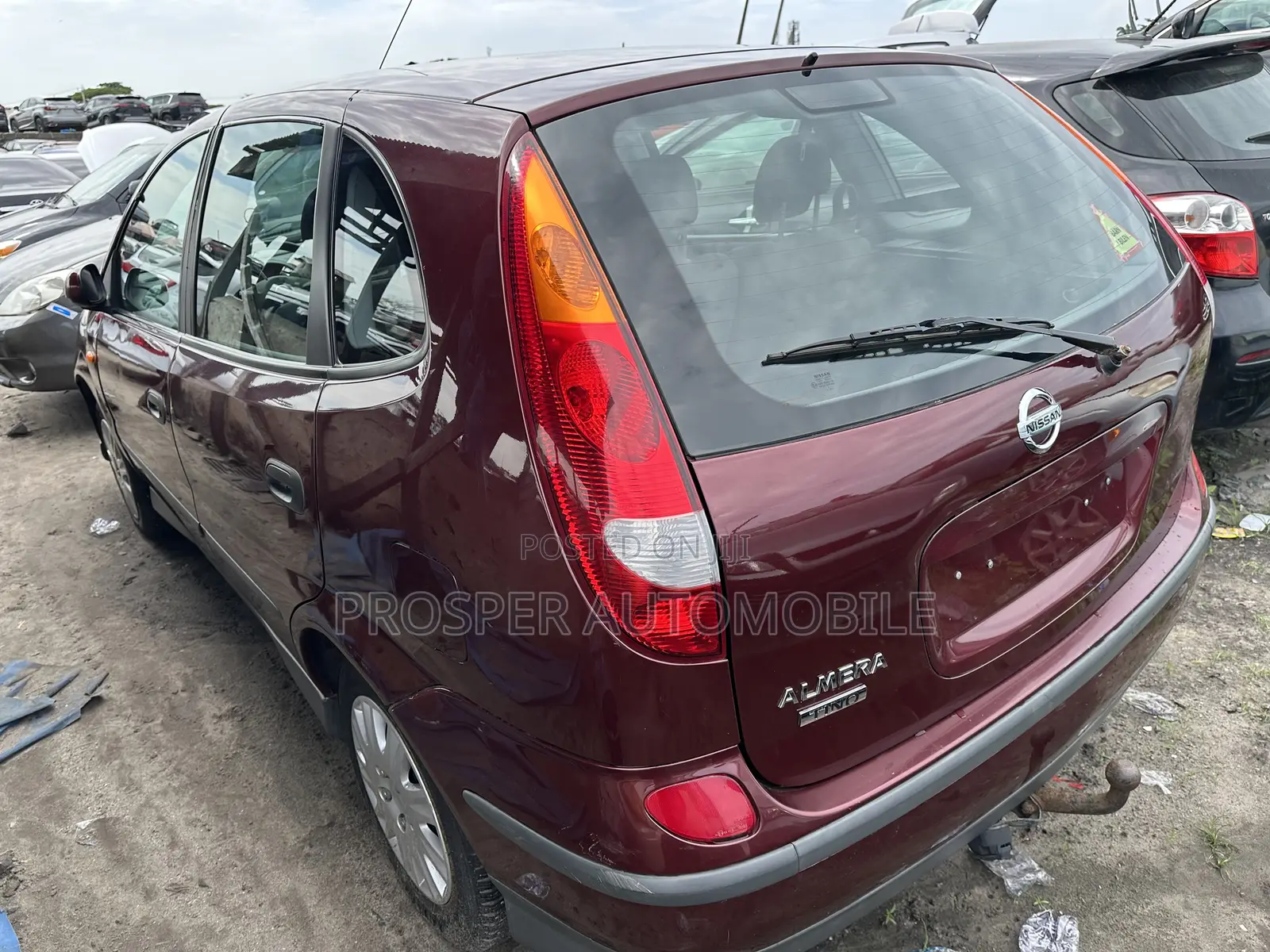 Nissan Almera Tino 2005 Red