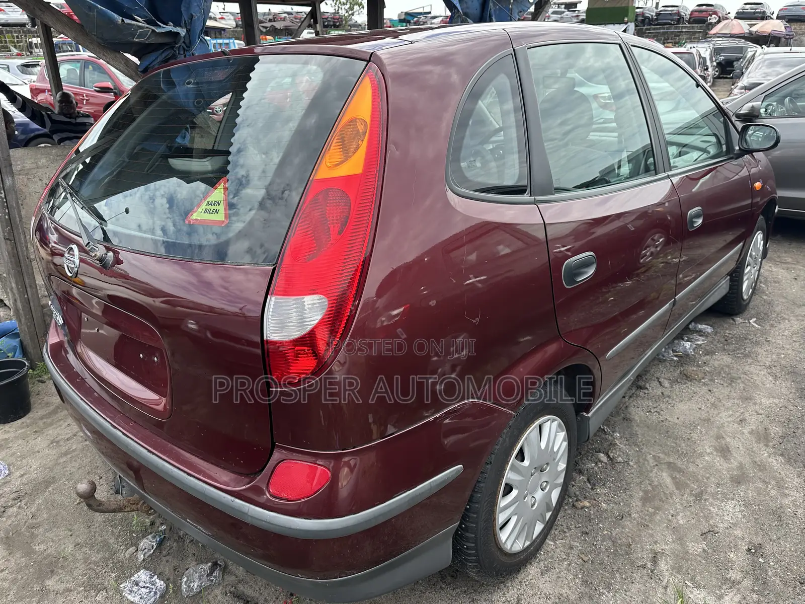 Nissan Almera Tino 2005 Red