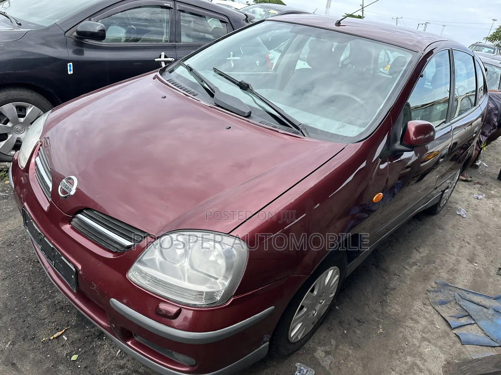 Nissan Almera Tino 2005 Red