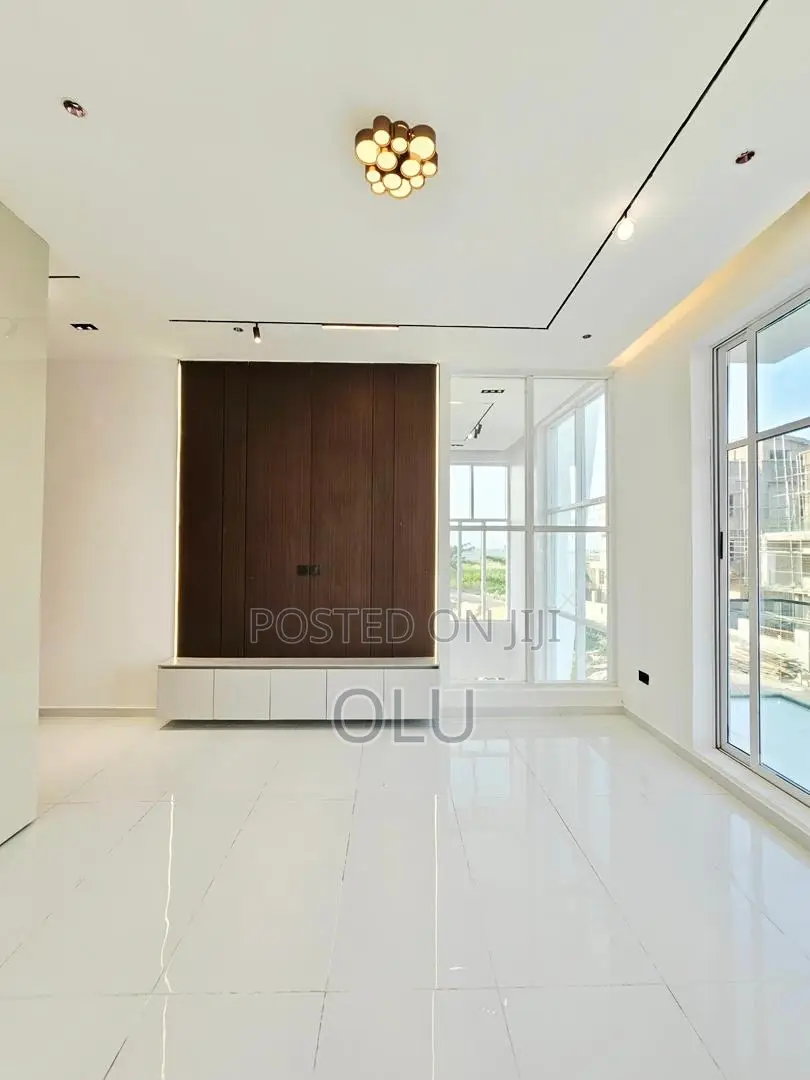 5bdrm Duplex in Osapa London for sale