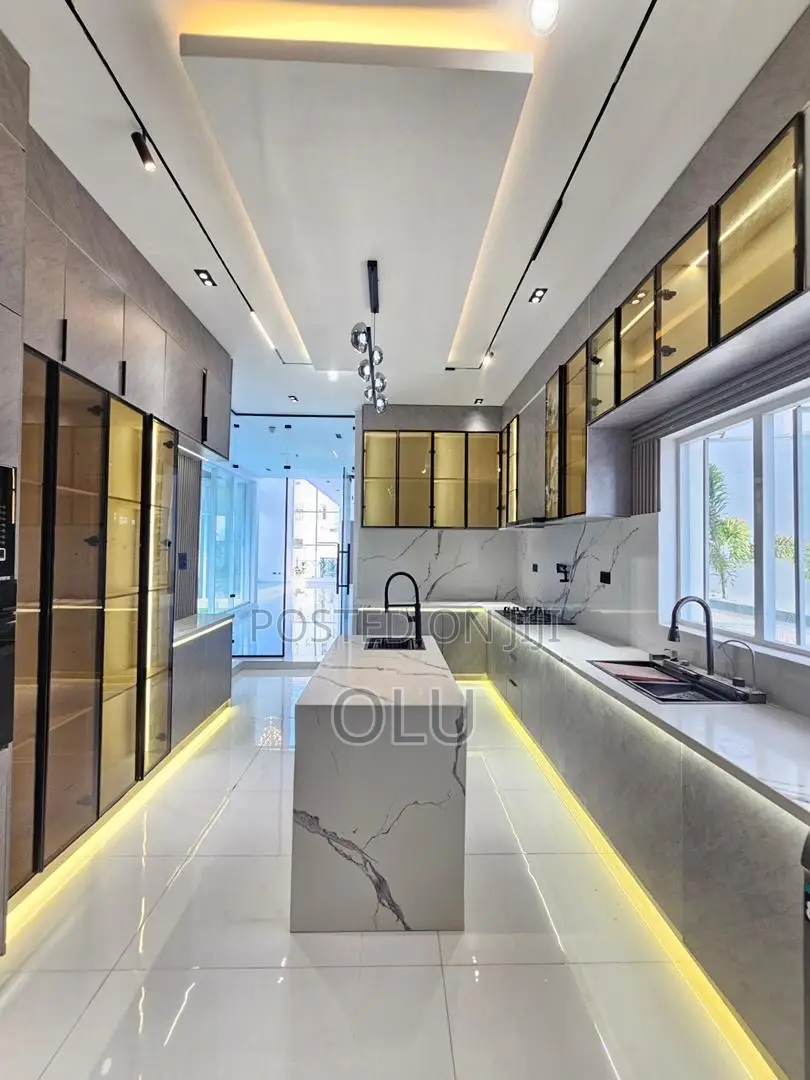 5bdrm Duplex in Osapa London for sale