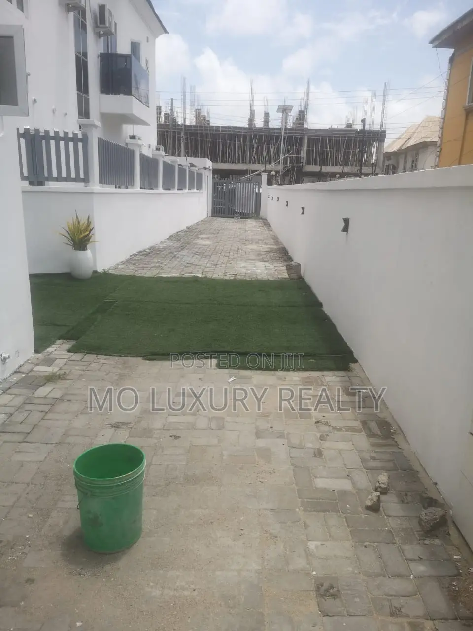 3bdrm Apartment in Lekki Phase 1 for rent