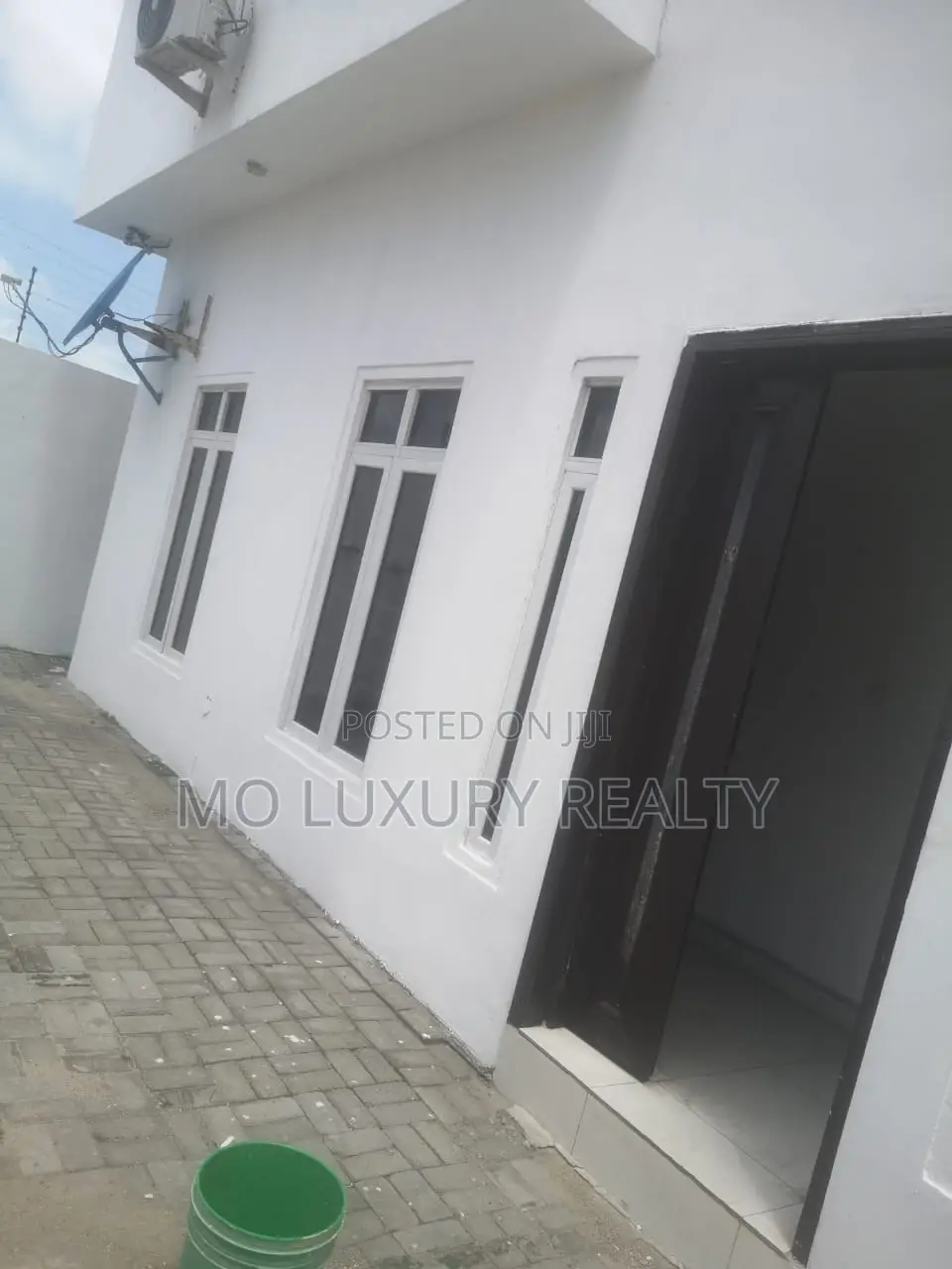 3bdrm Apartment in Lekki Phase 1 for rent