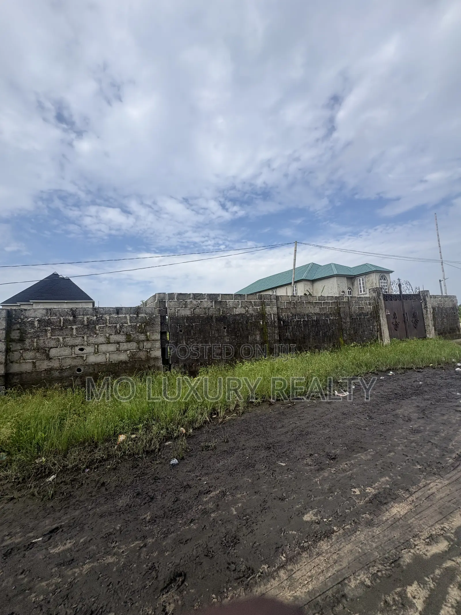 1,339 SQM Land for Sale 2 Ways Street. 2 Plots
