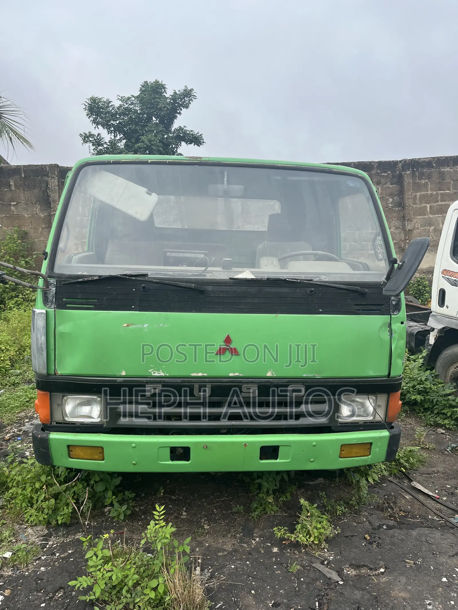 Neat Mitsubishi Fuso Canter