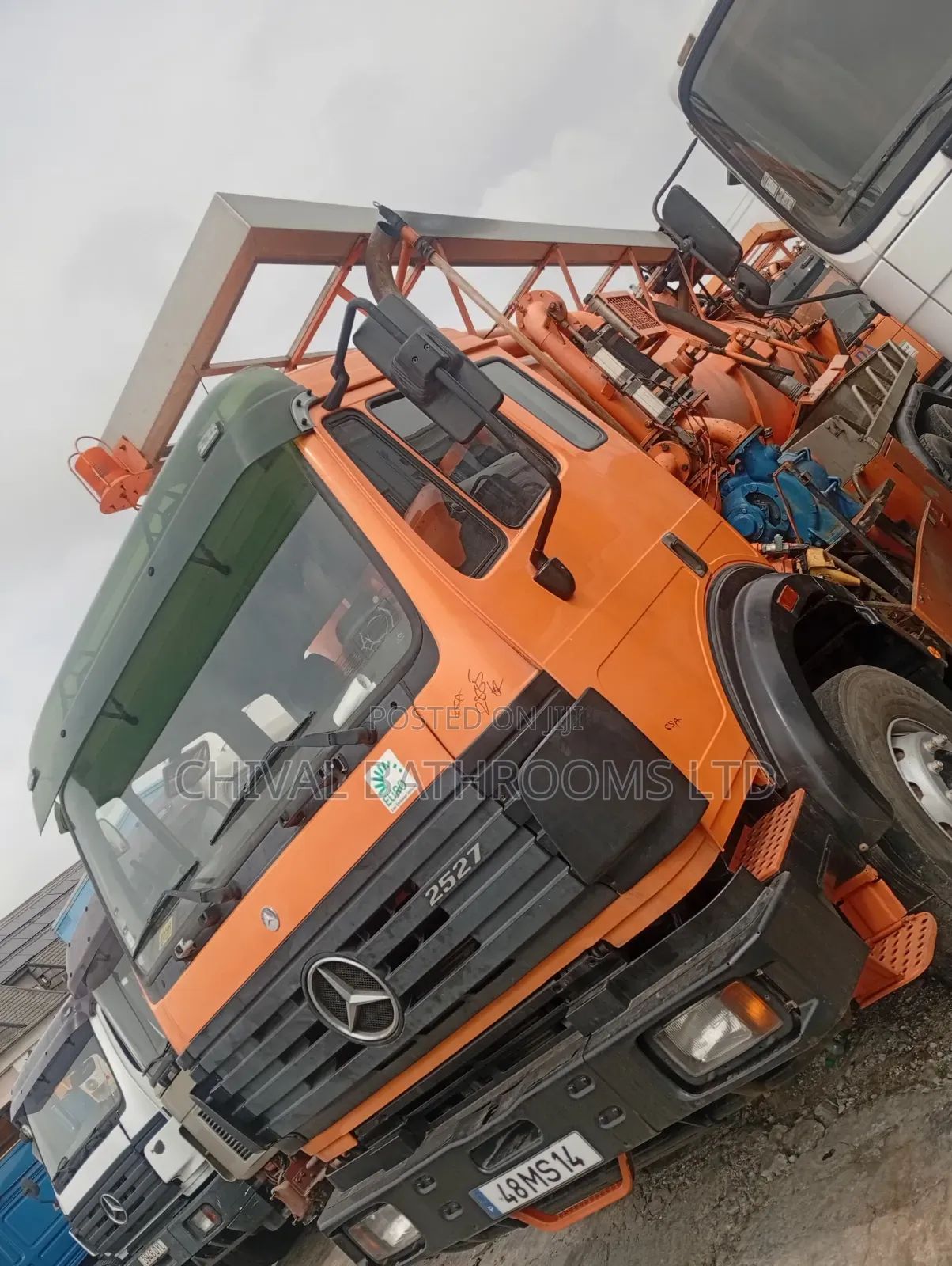 Mercedes Sewage Tanker
11,000 Liters
10 Bolt
