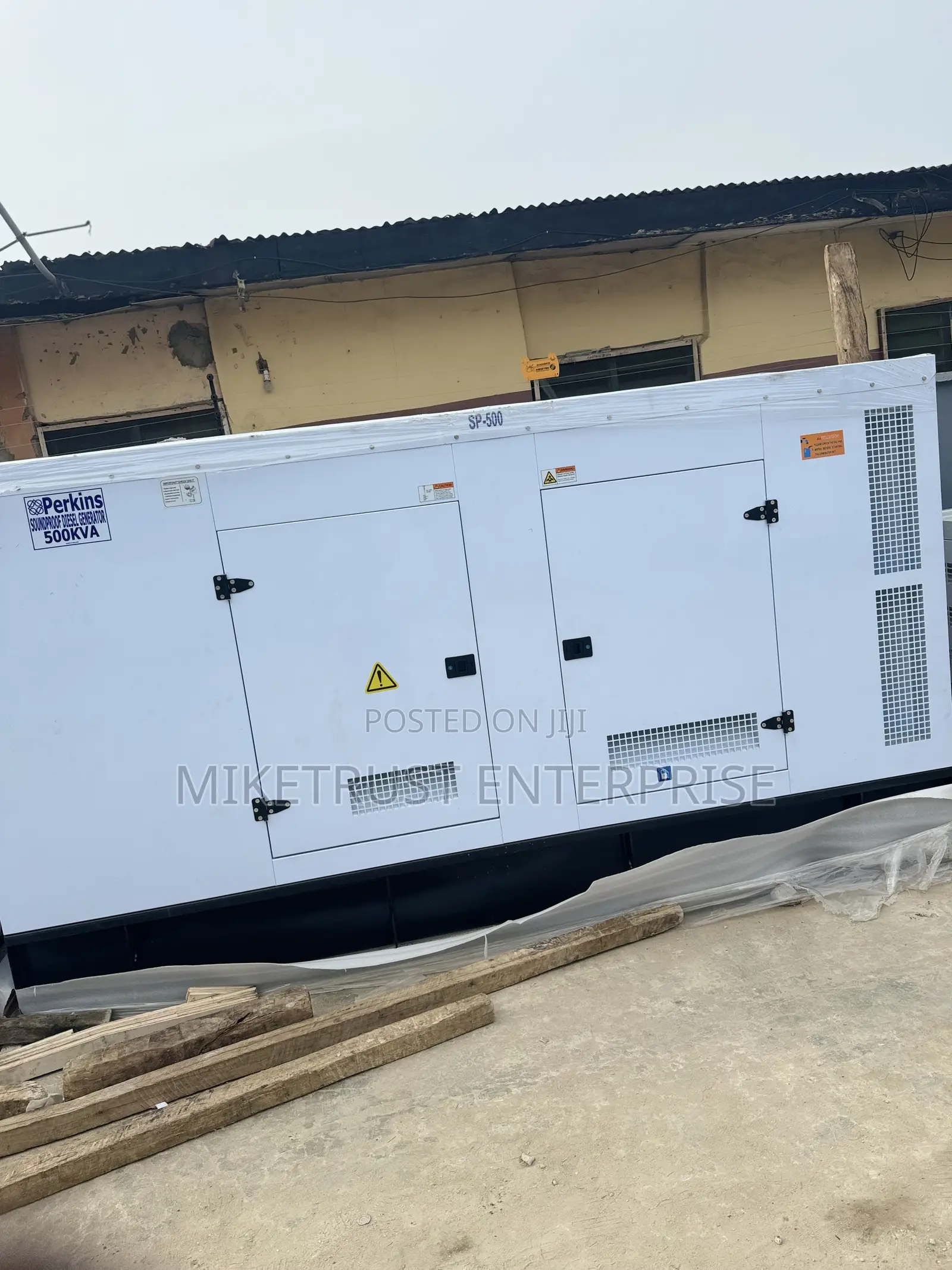 500kva Soundproof Perkins Diesel Generator. Warranty