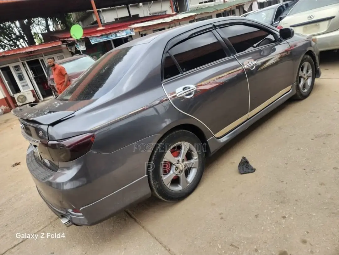 Toyota Corolla S 4dr Sedan (1.8L 4cyl 4A) 2013 Gray