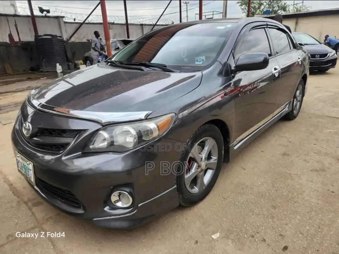 Toyota Corolla S 4dr Sedan (1.8L 4cyl 4A) 2013 Gray