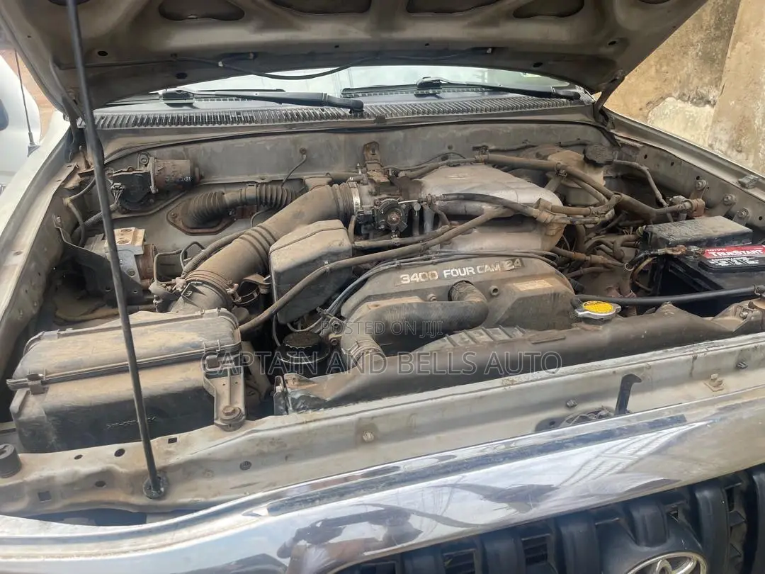 Toyota Tacoma S-Runner 4x2 Xtracab 121.9 in. WB 2003 Gold