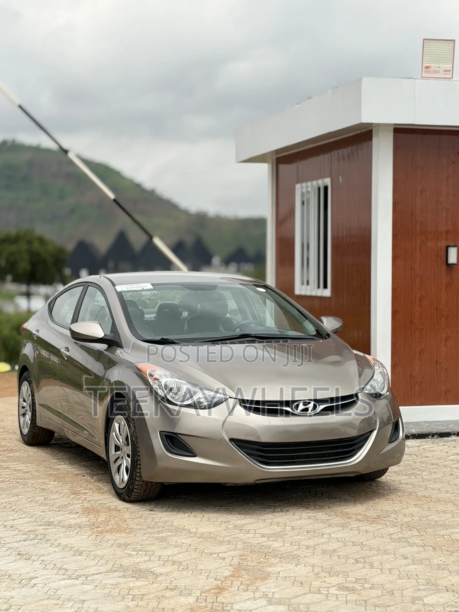 Hyundai Elantra Limited 4dr Sedan (1.8L 4cyl 6A) 2014 Gray