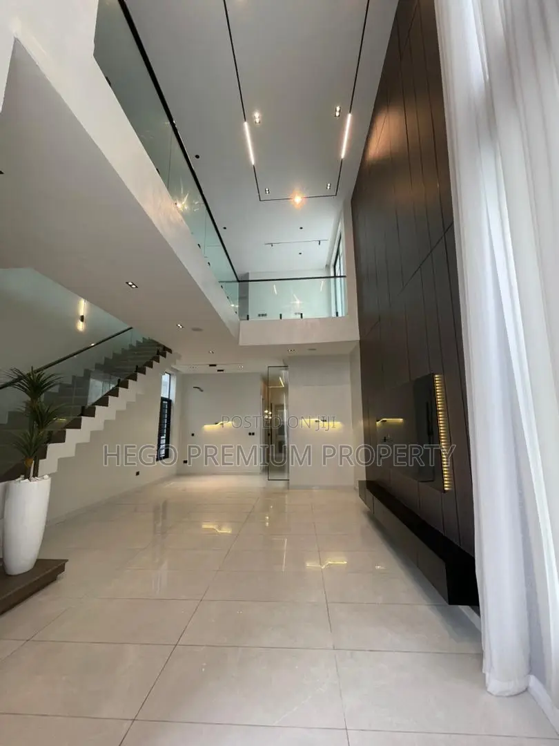 5bdrm Duplex in Lekki for sale