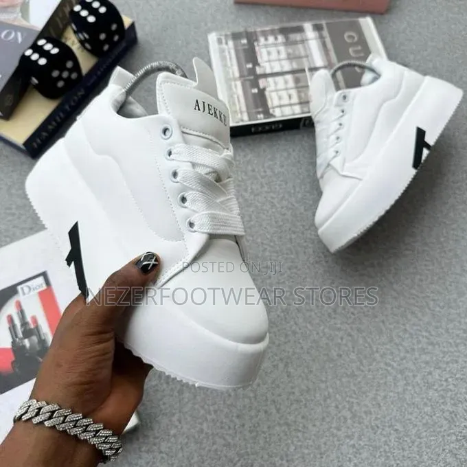 Best Quality Ajekke Chunky Sneakers.