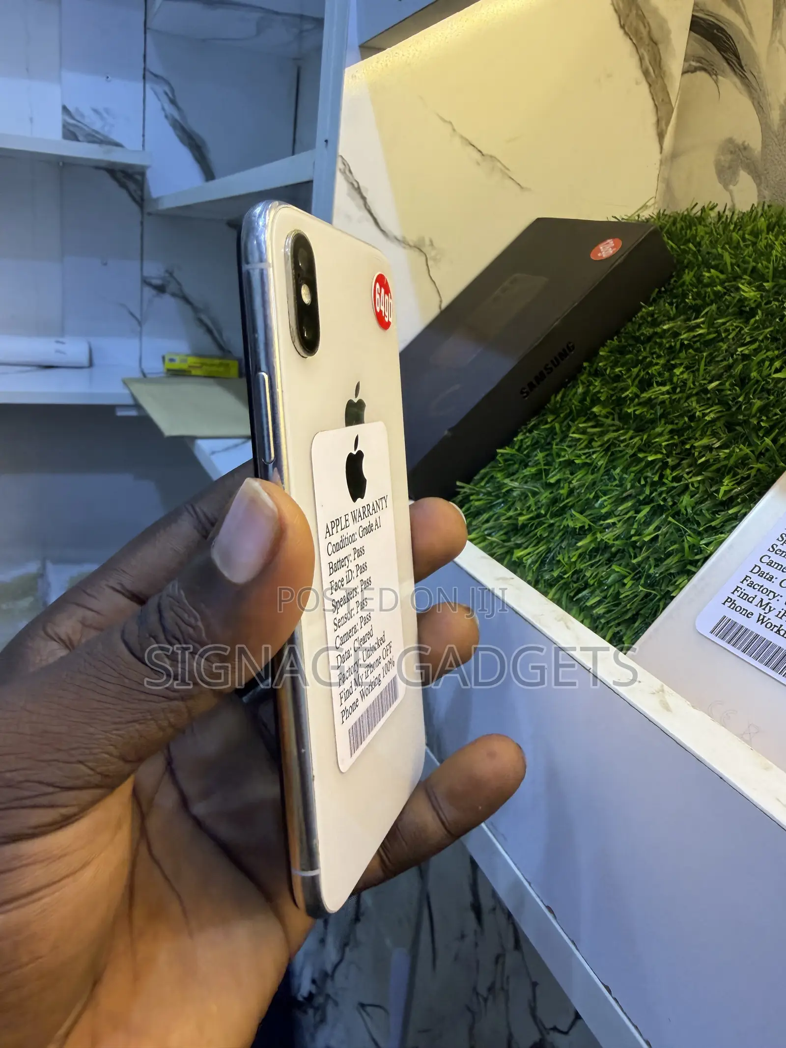 Apple iPhone X 64 GB White