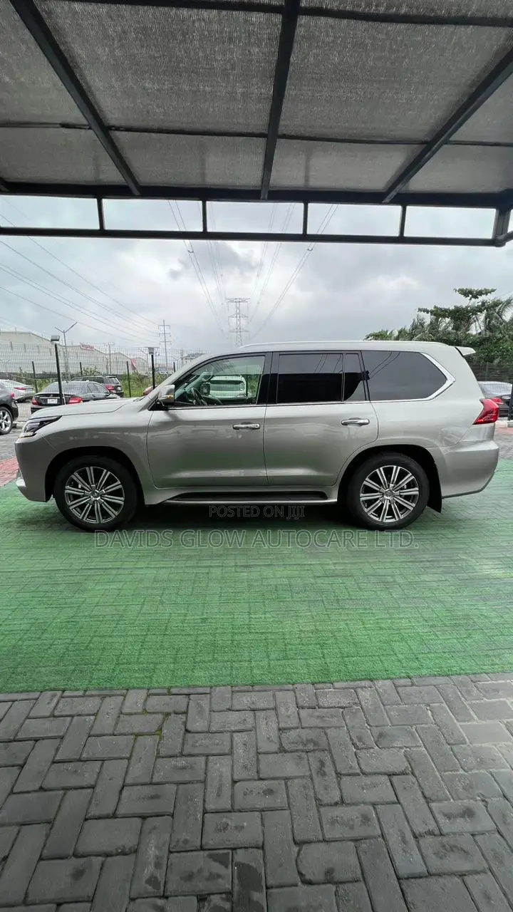 Lexus LX 570 AWD 2017 Silver