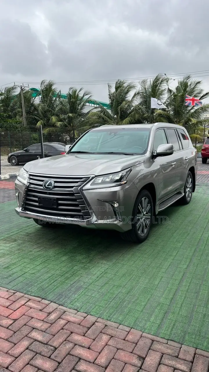 Lexus LX 570 AWD 2017 Silver