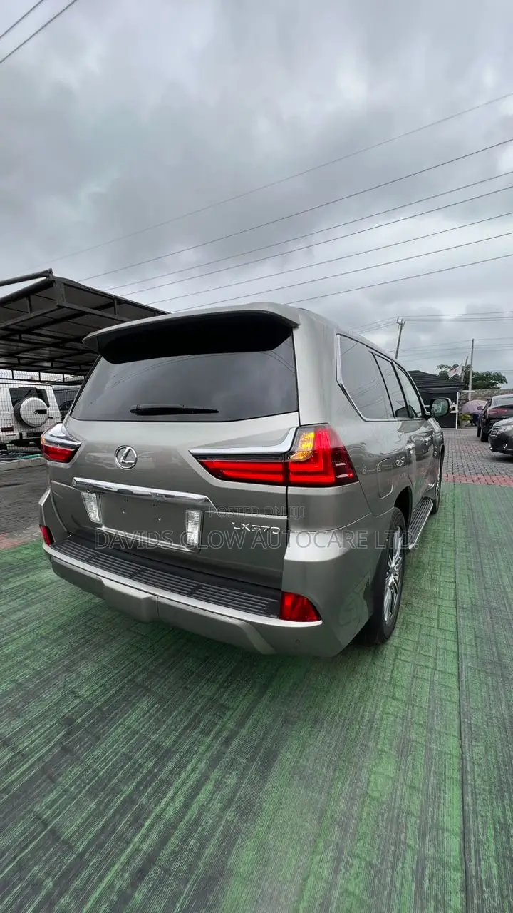 Lexus LX 570 AWD 2017 Silver