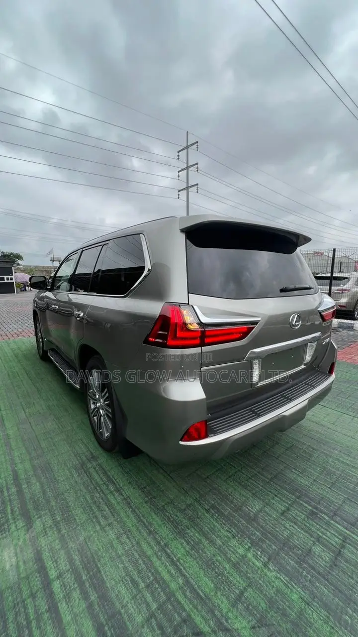 Lexus LX 570 AWD 2017 Silver