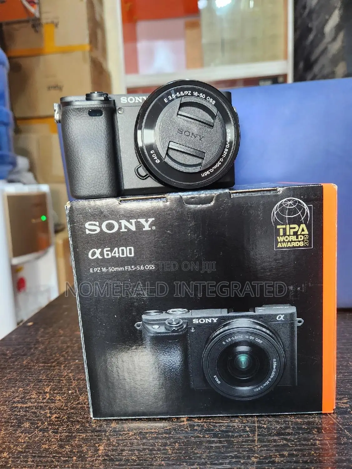 Sony A6400 +16-50mm Lens