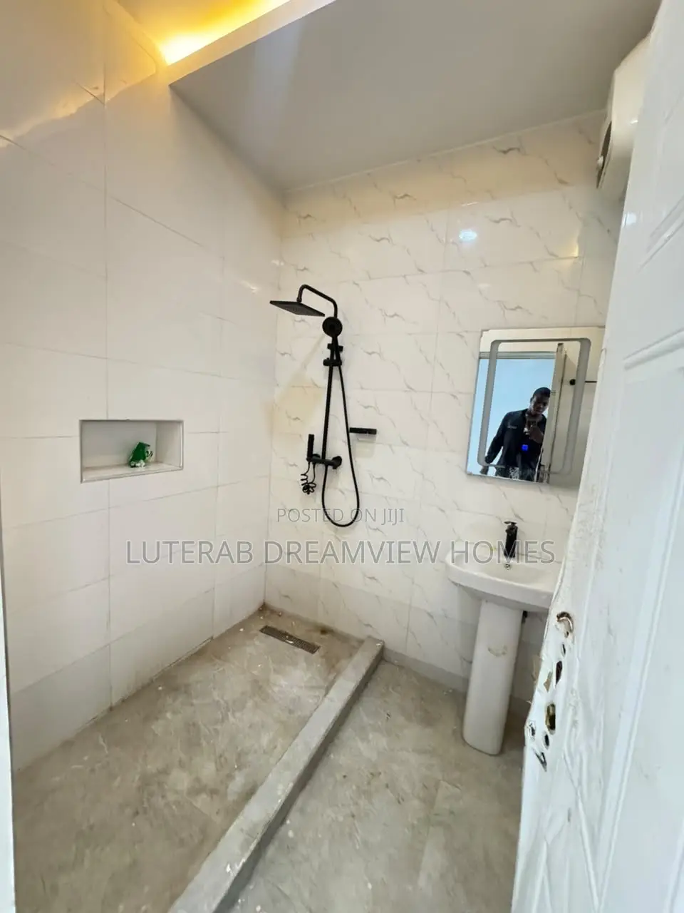 3bdrm Block of Flats in Katampe Main for rent