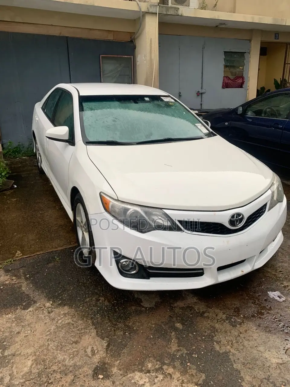 Toyota Camry SE 4dr Sedan (2.5L 4cyl 6A) 2013 White
