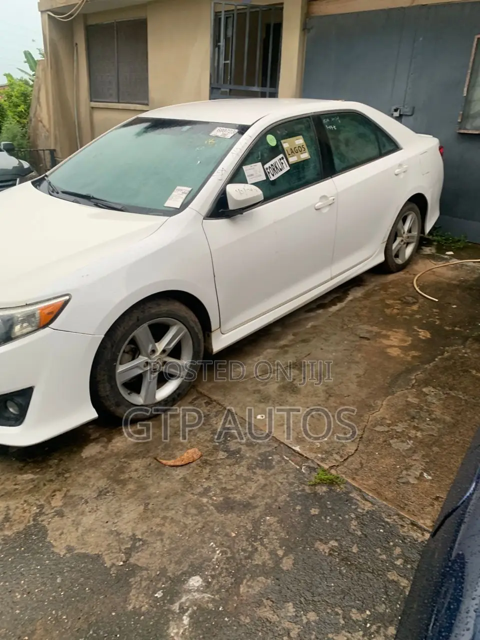 Toyota Camry SE 4dr Sedan (2.5L 4cyl 6A) 2013 White