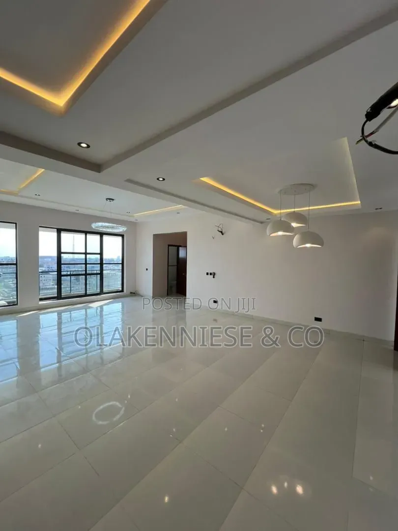 2bdrm Block of Flats in Lekki Ph1 for sale