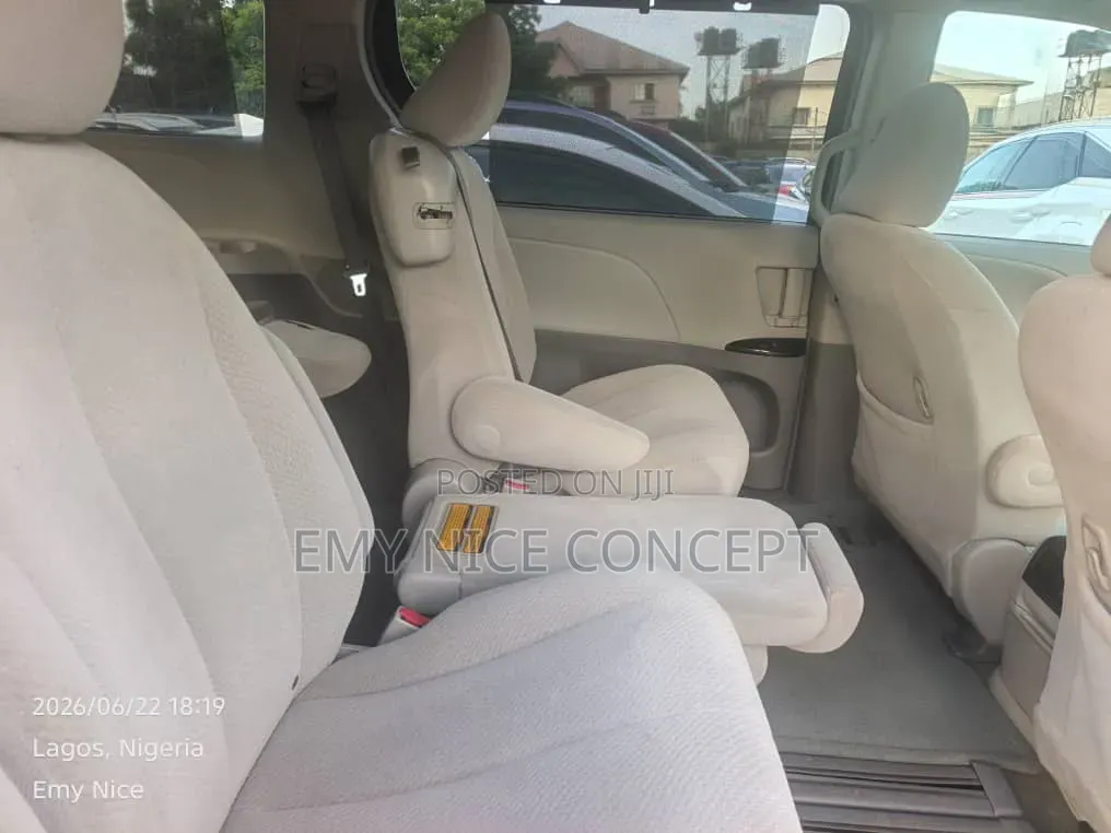 Toyota Sienna L FWD 7 Passenger 2013 Red