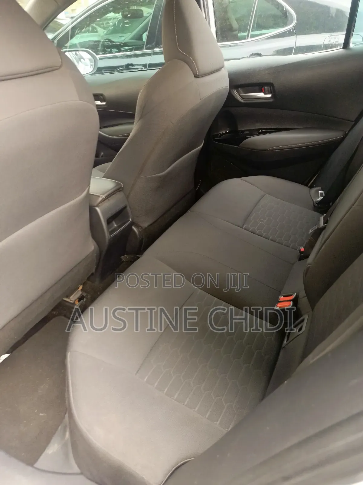 Toyota Corolla SE (1.8L 4cyl 6M) 2019 Silver
