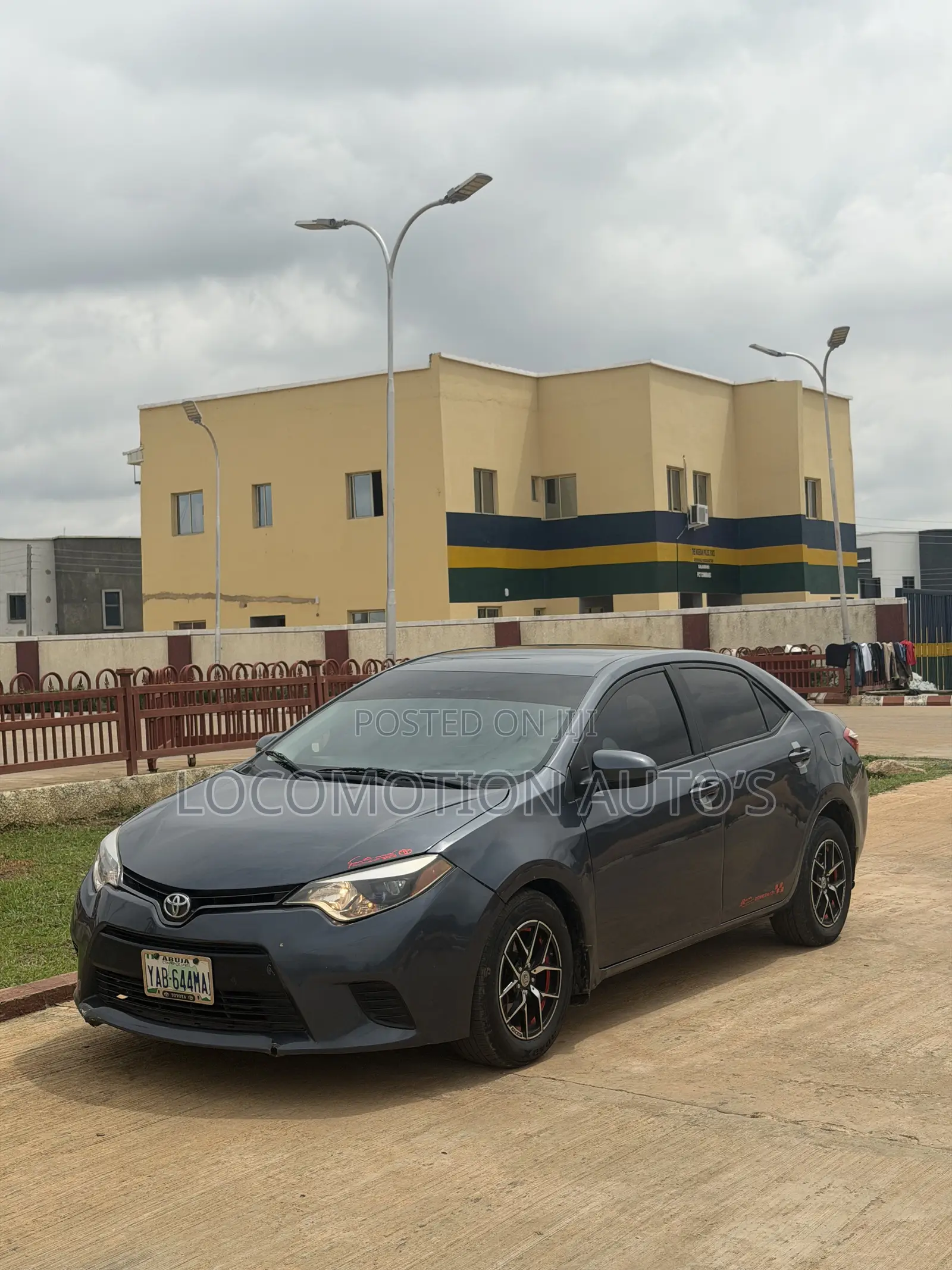 Toyota Corolla LE 4dr Sedan (1.8L 4cyl CVT) 2015 Gray