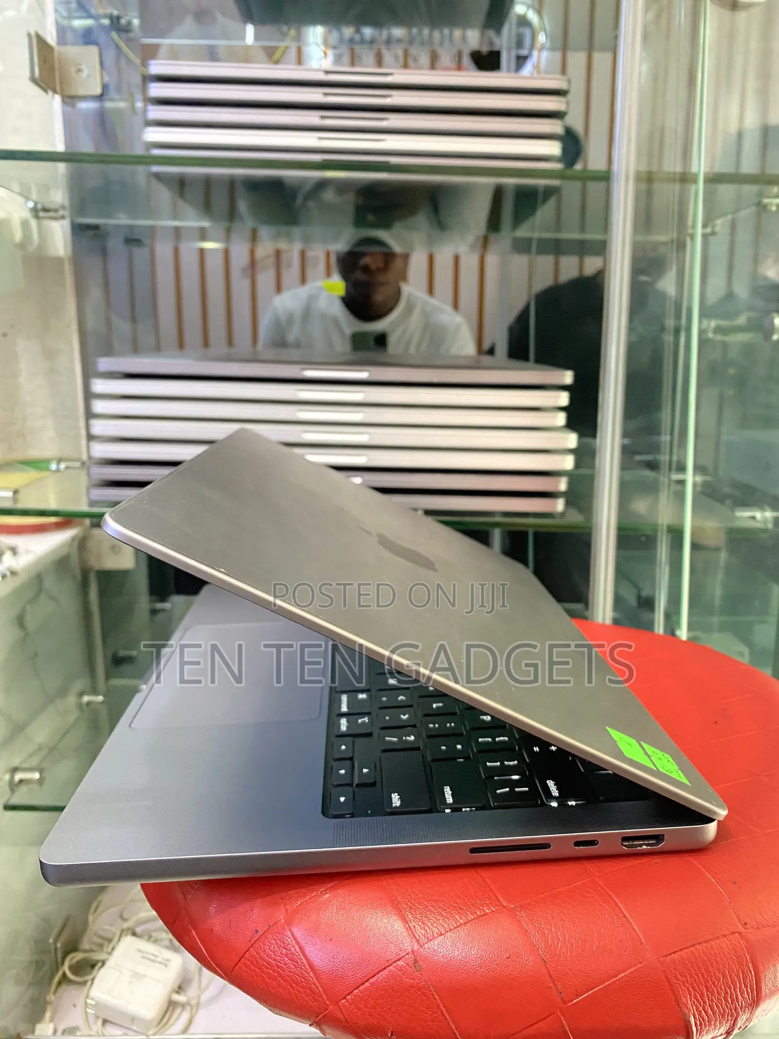 Laptop Apple MacBook Pro 2021 M1 16GB Apple M1 Pro SSD 1T