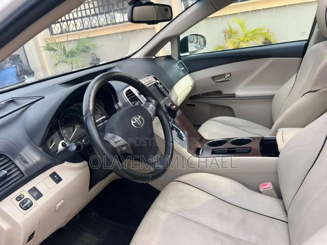 Toyota Venza V6 AWD 2010 White
