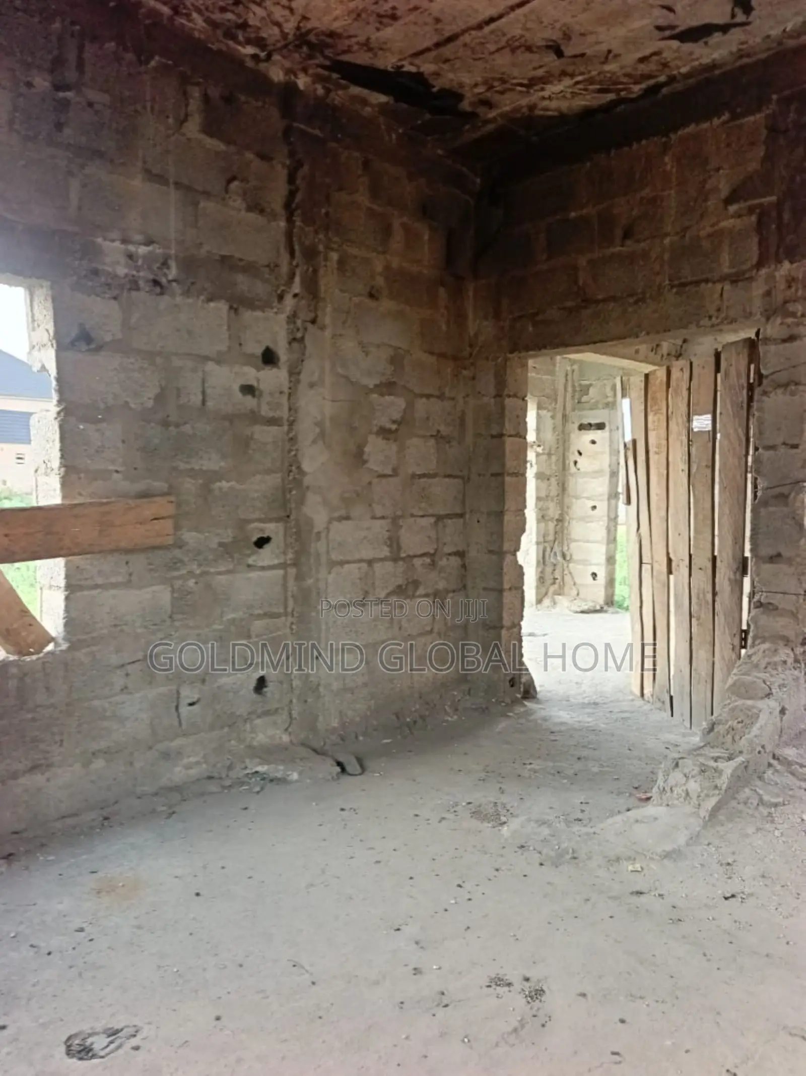 5bdrm Penthouse in Seman Estate Phase 1, Sabon Lugbe for sale