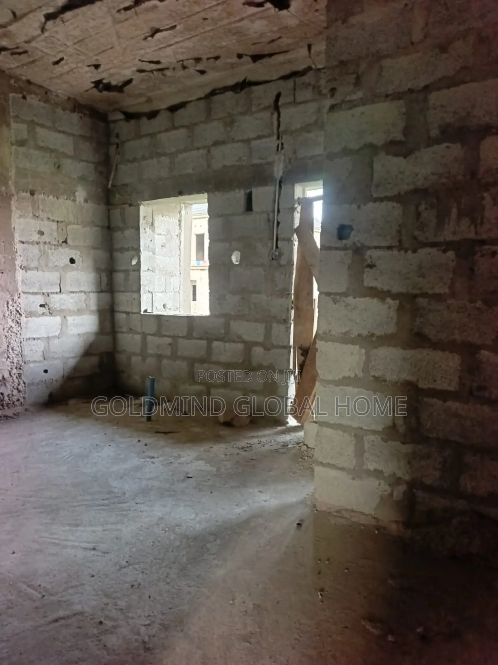 5bdrm Penthouse in Seman Estate Phase 1, Sabon Lugbe for sale