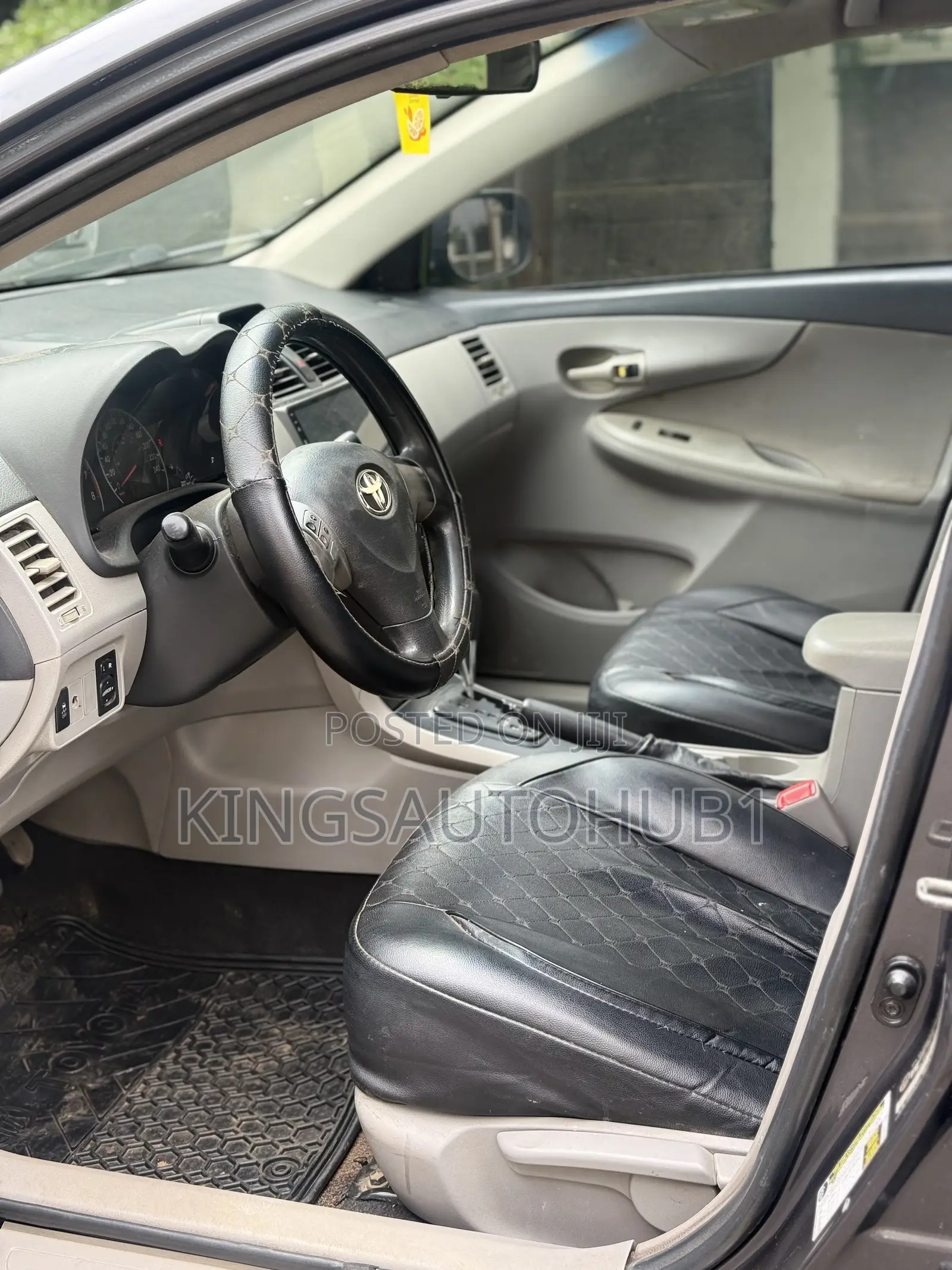 Toyota Corolla LE 4dr Sedan (1.8L 4cyl 4A) 2013 Gray