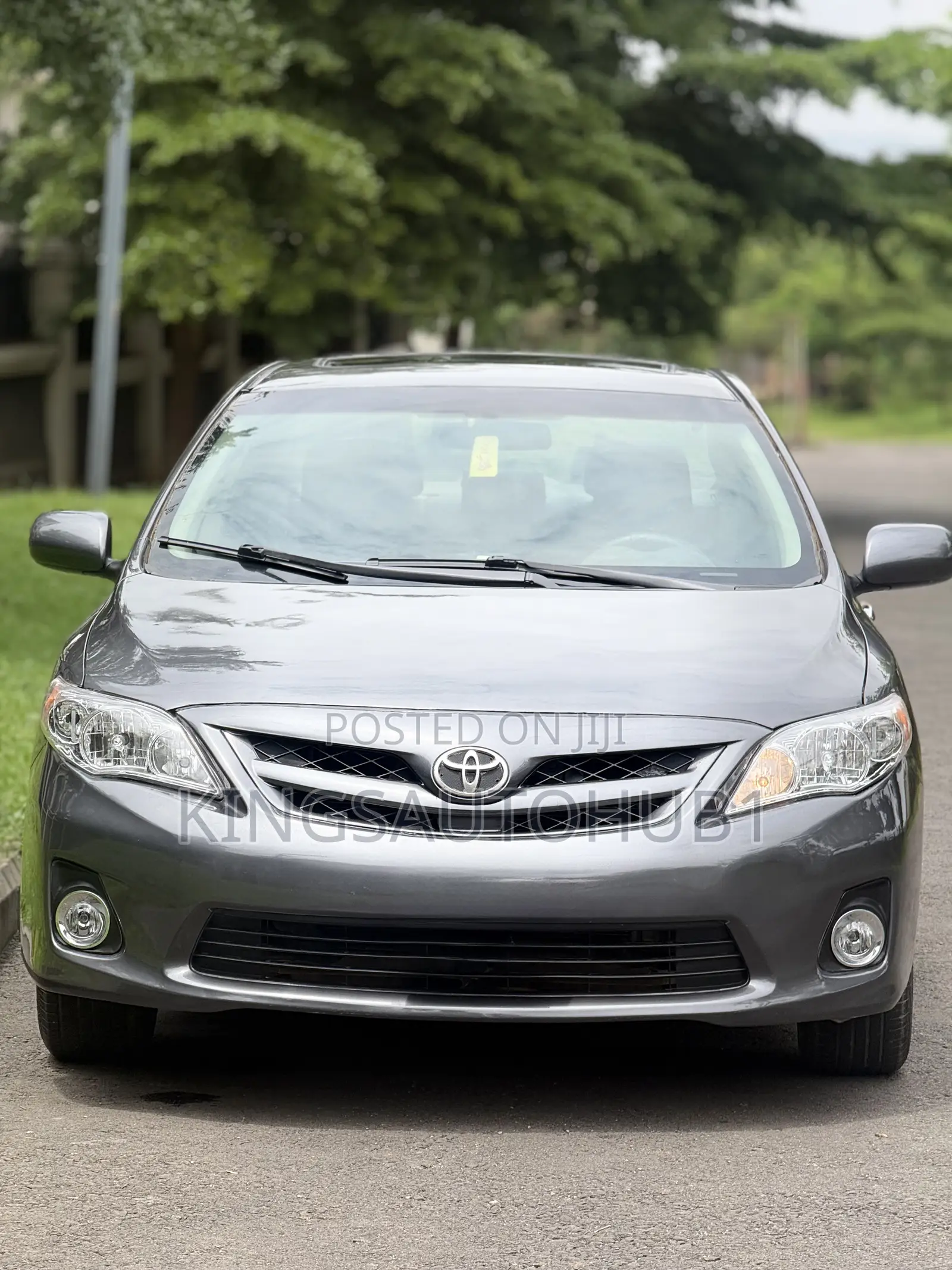 Toyota Corolla LE 4dr Sedan (1.8L 4cyl 4A) 2013 Gray