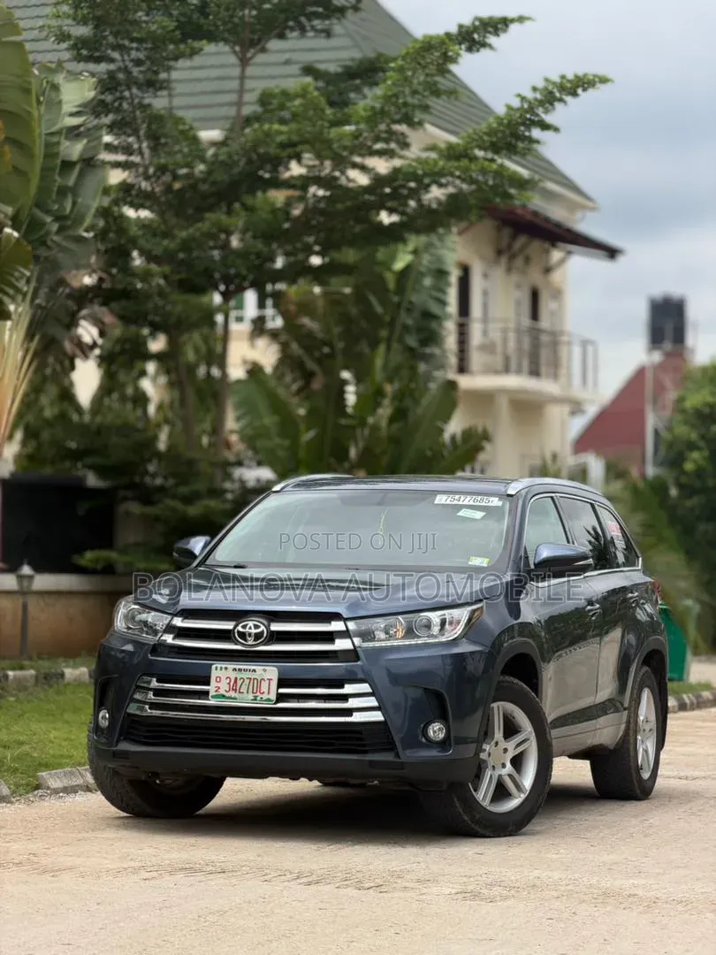 Toyota Highlander XLE 4dr SUV AWD (3.5L 6cyl 6A) 2015 Gray