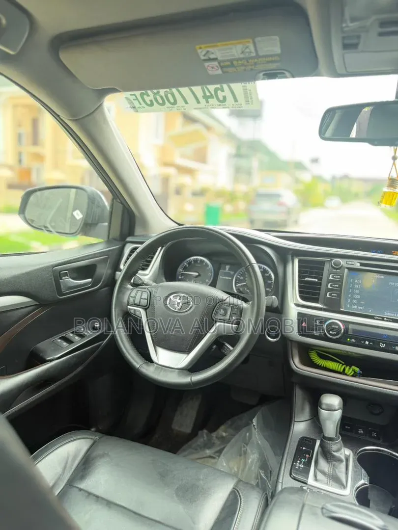 Toyota Highlander XLE 4dr SUV AWD (3.5L 6cyl 6A) 2015 Gray