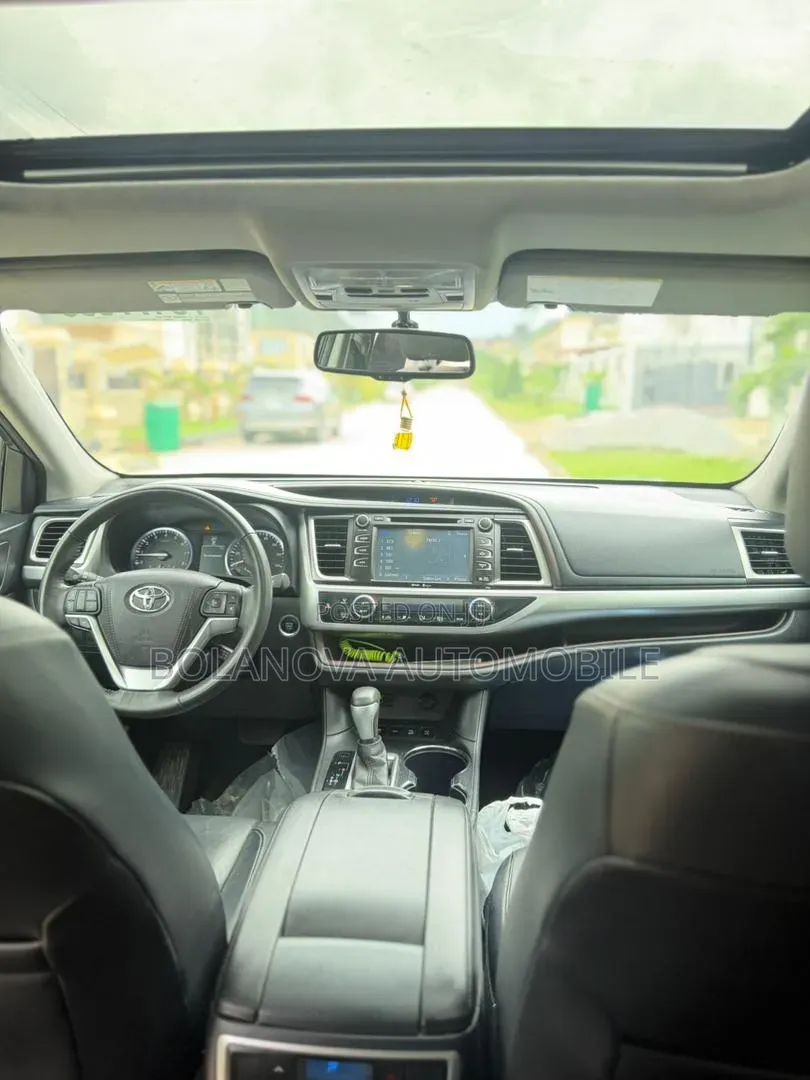 Toyota Highlander XLE 4dr SUV AWD (3.5L 6cyl 6A) 2015 Gray