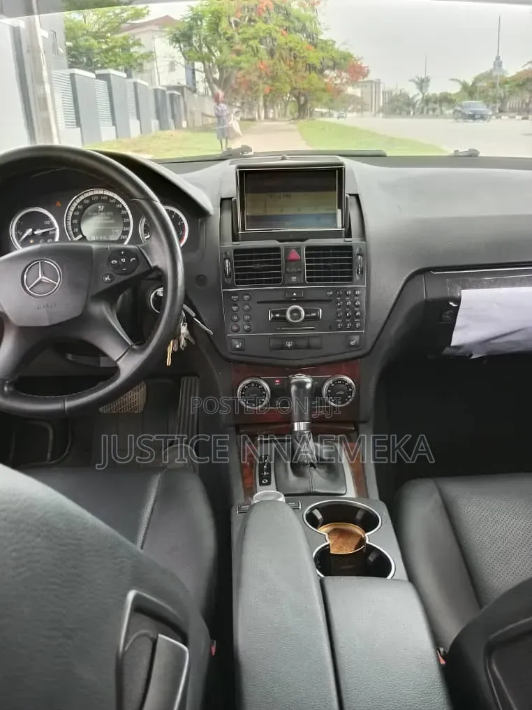 Mercedes-Benz C300 2010 Red