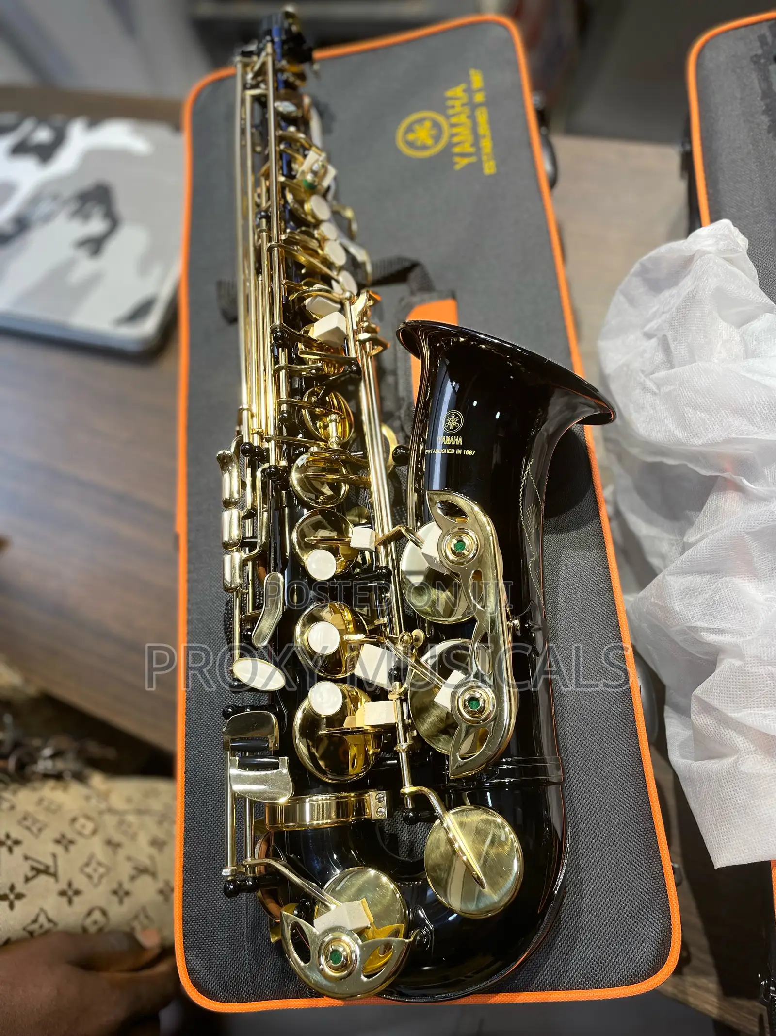 Professional Yamaha Gold Black Alto Saxophone